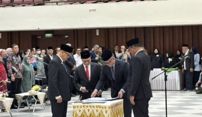 
					Resmi Dilantik! Prof Mirza Tabrani Nahkodai USK Periode 2026–2031