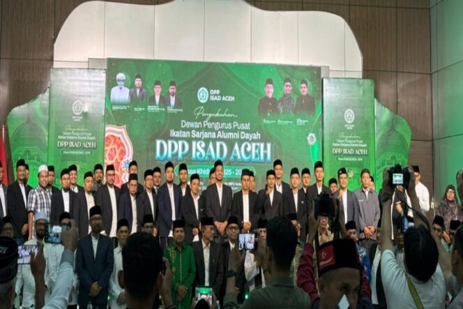 
					Pengukuhan DPP ISAD Aceh periode 2025–2030 di Aula MPU Aceh, Sabtu (2/5/2026) malam.( Foto : HO )