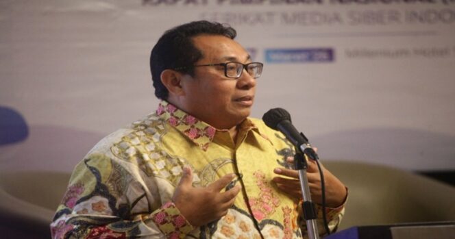 
					Ketua Umum Serikat Media Siber Indonesia (SMSI), Firdaus, memberikan keterangan terkait peringatan Hari Kebebasan Pers Sedunia di Jakarta, Minggu (3/5/2026). Ia menegaskan bahwa pendirian perusahaan pers merupakan bagian dari hak asasi manusia yang dijamin konstitusi