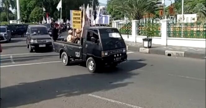 
					Ratusan buruh menggelar aksi memperingati Hari Buruh Internasional (May Day) di Banda Aceh, Jumat (1/5/2026). Dalam aksi tersebut, mereka menuntut kenaikan UMP dan penghapusan sistem outsourcing. Foto: Ist